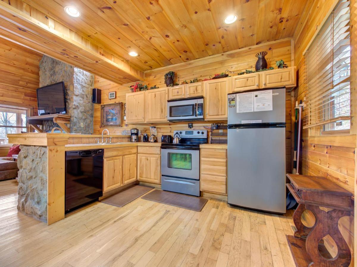 Splashing Sunrise, 2 Bedrooms, Private Pool, Arcade, Hot Tub, Sleeps 6 Pigeon Forge Exterior photo