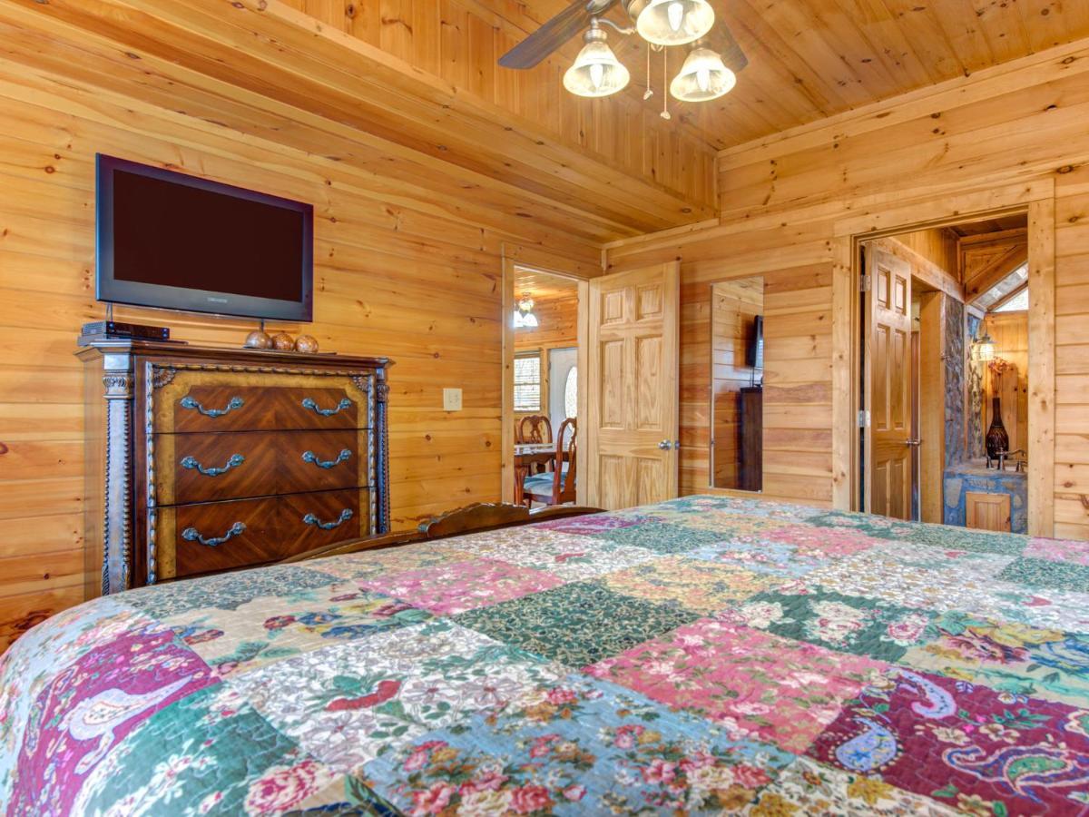 Splashing Sunrise, 2 Bedrooms, Private Pool, Arcade, Hot Tub, Sleeps 6 Pigeon Forge Exterior photo